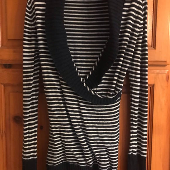 BCBG navy blue sweater - Picture 4 of 5